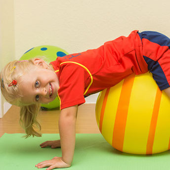 Hopp! Sport für Kinder: Kennenlernen von verschiedenen Sportgeräten